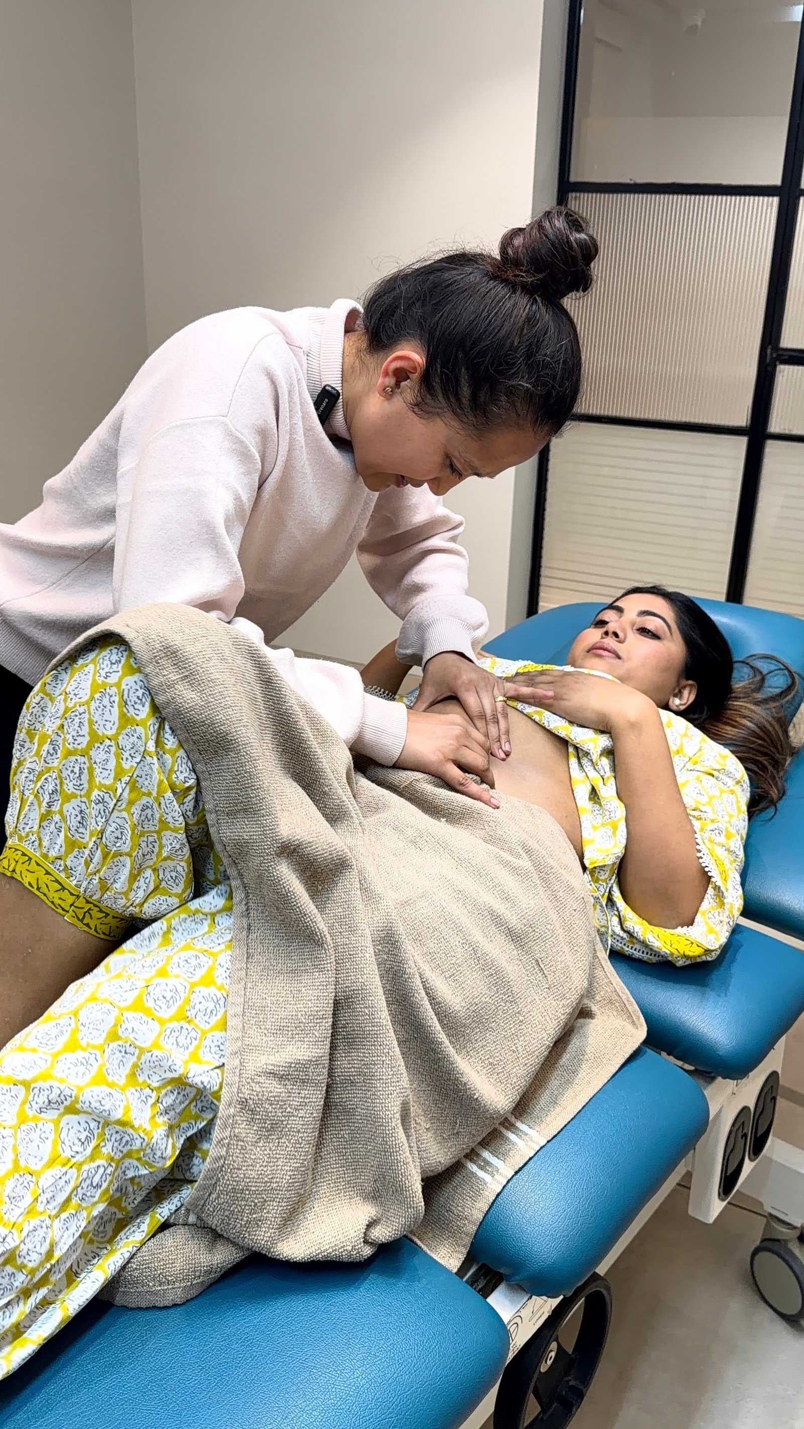 Navel displacement treatment in Gurgaon